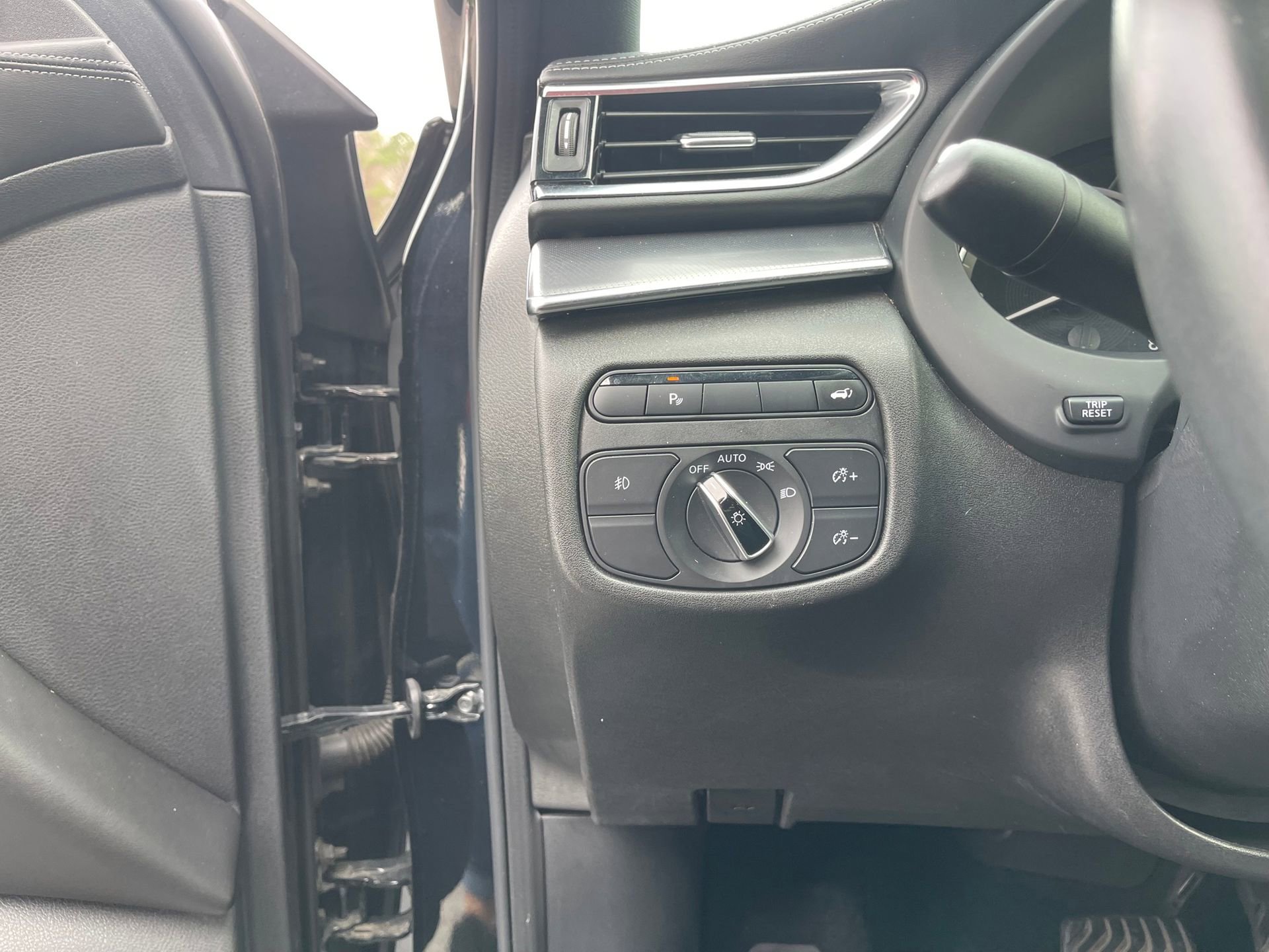 Used 2022 INFINITI QX55 Luxe w/ Accent Package image 17