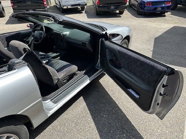 Used 2000 Chevrolet Camaro Z28 image 25