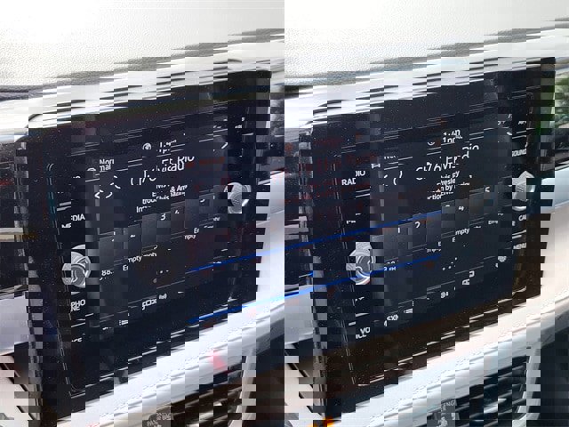 New 2025 Volkswagen Taos SE image 16