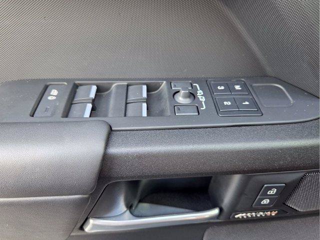 Used 2025 Land Rover Defender 110 V8 AWD/4WD image 24