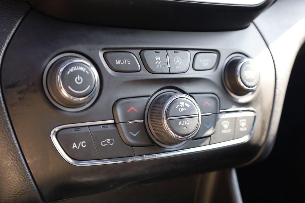 Used 2020 Jeep Cherokee High Altitude image 25