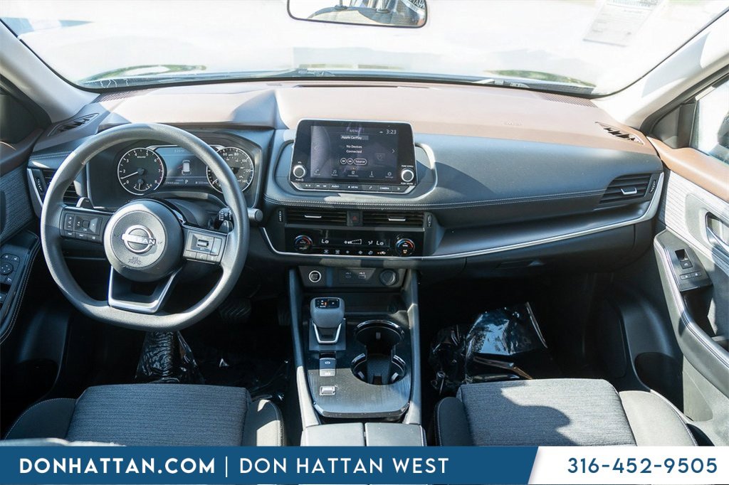 Used 2023 Nissan Rogue SV image 4