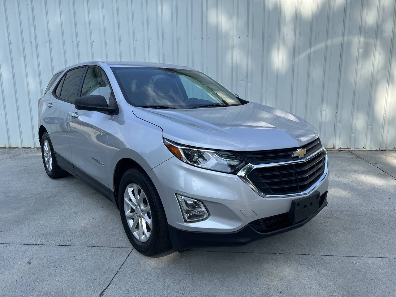 Used 2020 Chevrolet Equinox LS w/ LS Convenience Package FWD image 1