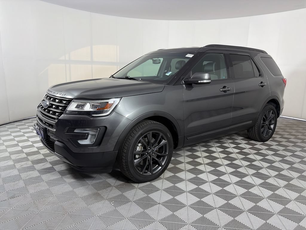 Certified 2017 Ford Explorer XLT w/ Equipment Group 202A AWD/4WD image 3