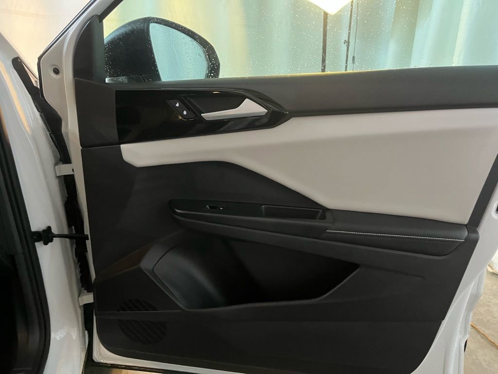Certified 2025 Volkswagen Taos S AWD/4WD image 12