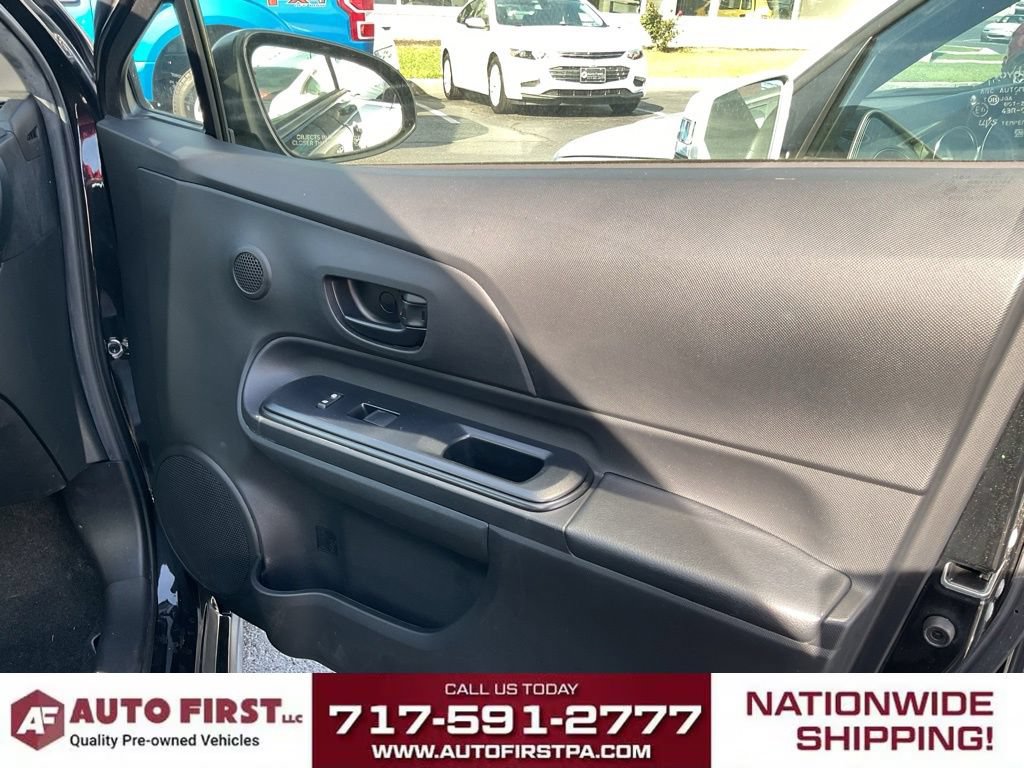 Used 2018 Toyota Prius C One FWD image 17