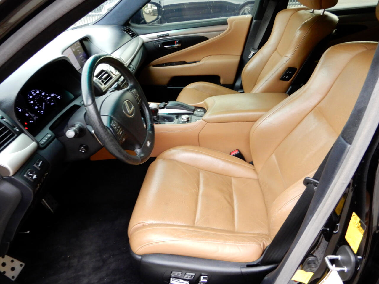 Used 2015 Lexus LS 460 w/ F Sport Package image 10