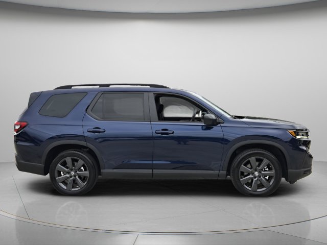 Used 2025 Honda Pilot Sport image 7