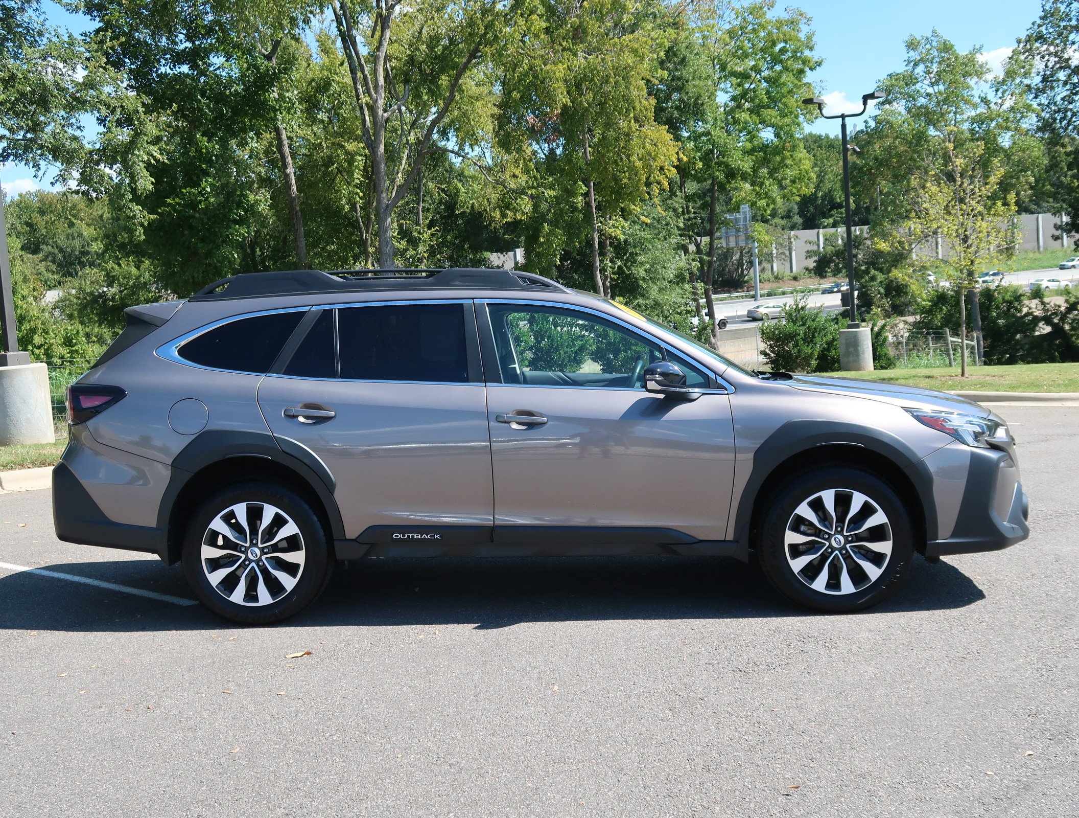 Used 2023 Subaru Outback Limited w/ Popular Package #2 AWD/4WD image 9