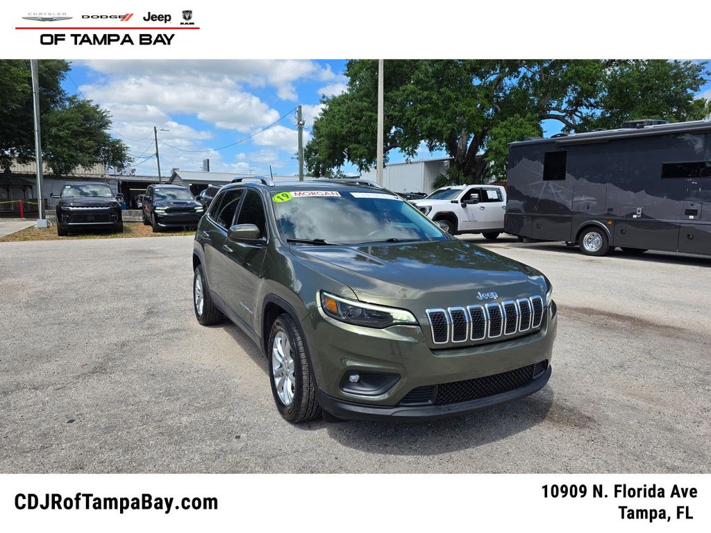 Certified 2019 Jeep Cherokee Latitude w/ Popular Appearance Group image 1