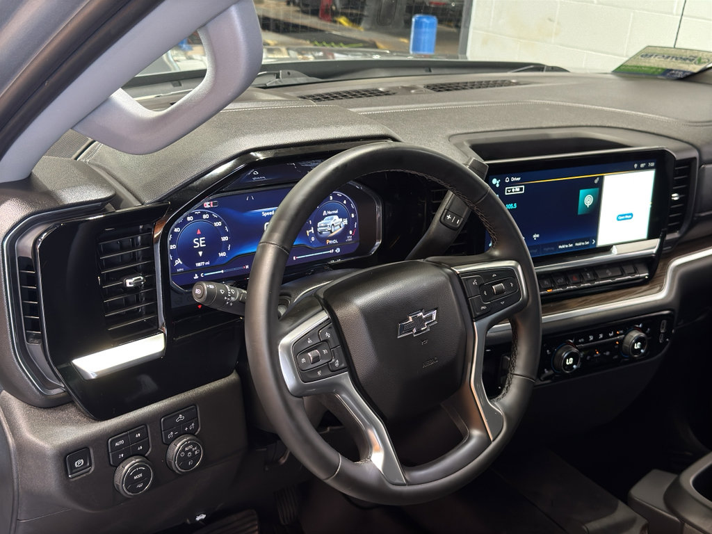 Used 2025 Chevrolet Silverado 1500 RST w/ Z71 Off-Road Package AWD/4WD image 18