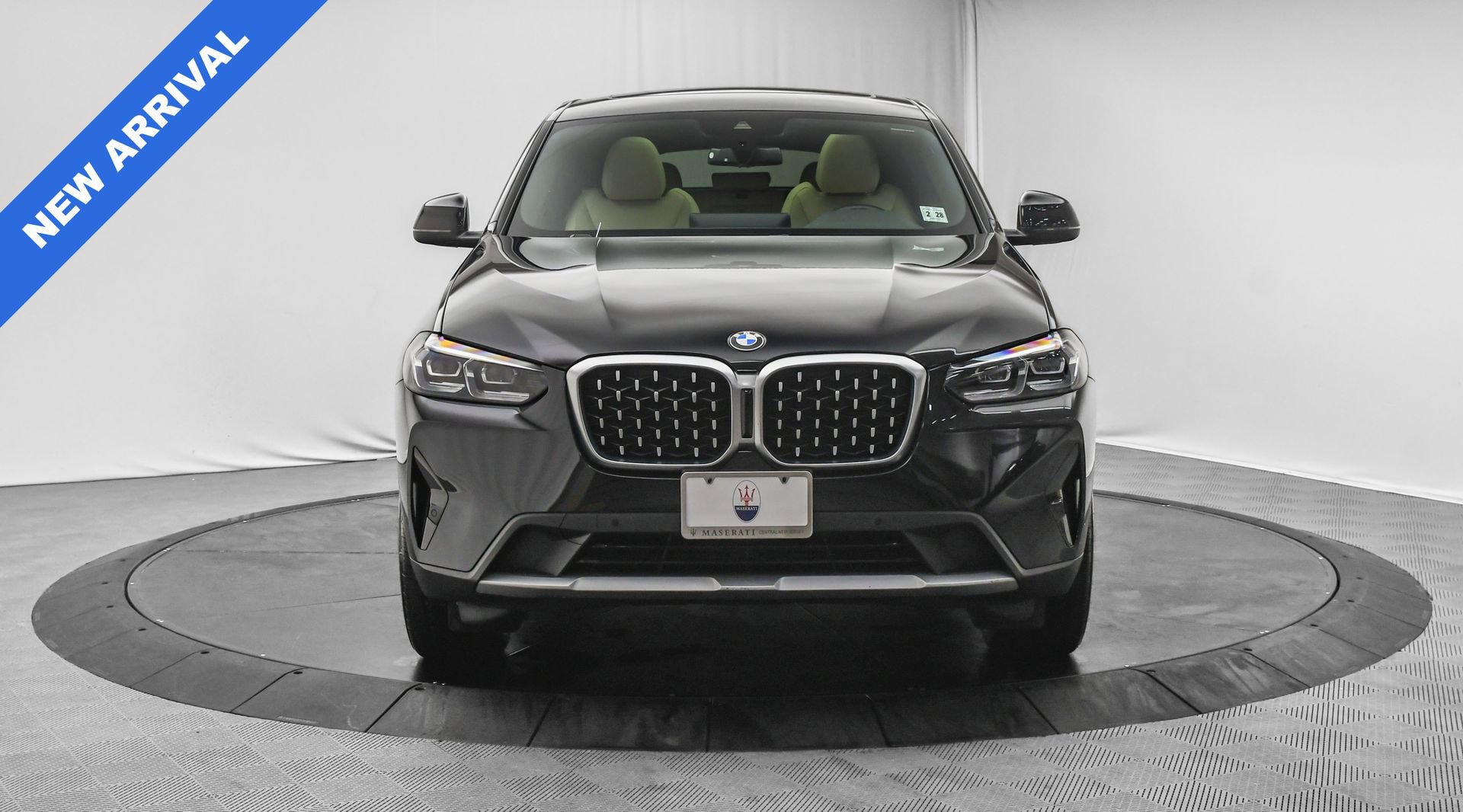 Used 2023 BMW X4 xDrive30i w/ Convenience Package image 2