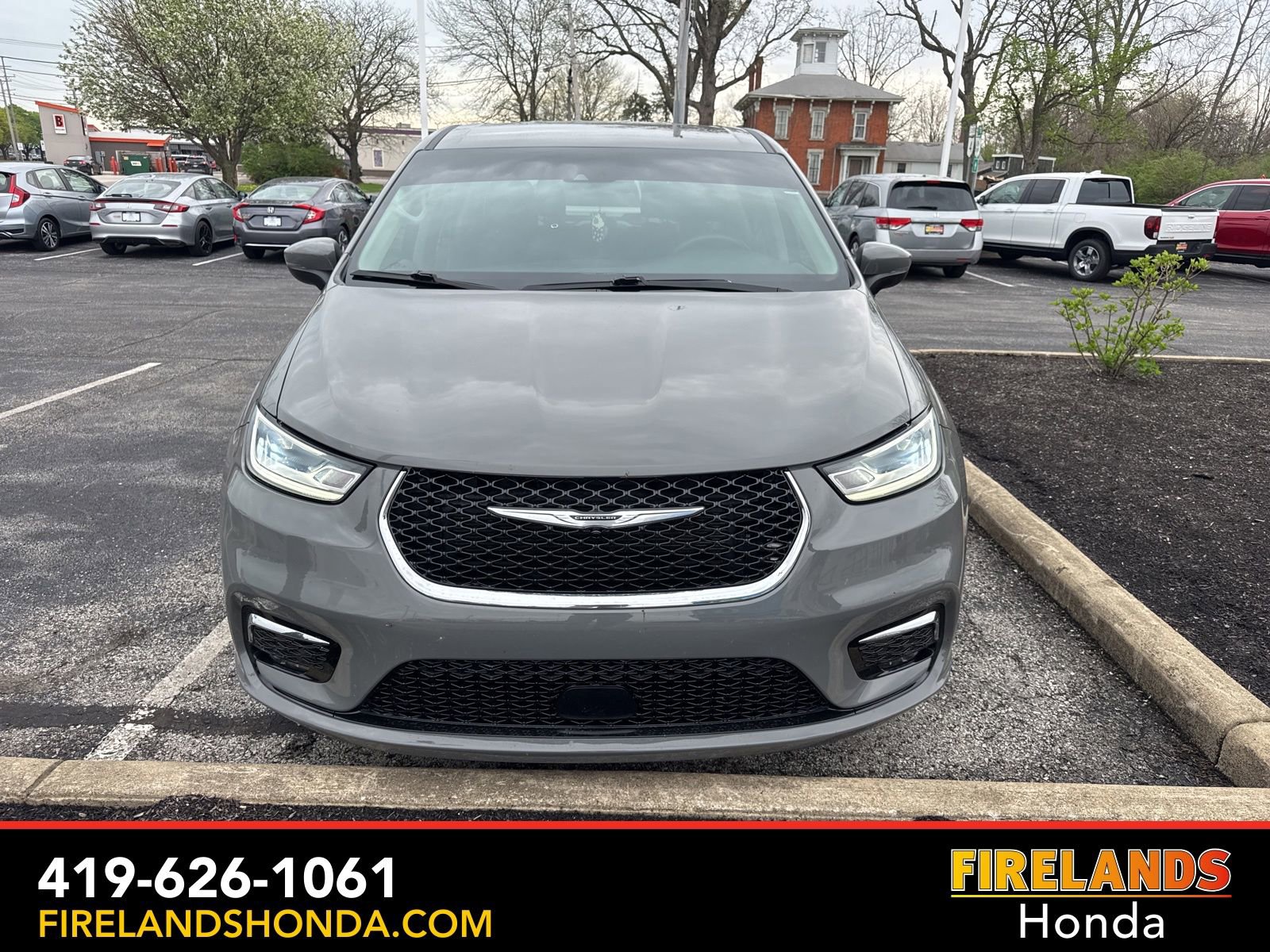 Used 2023 Chrysler Pacifica Touring-L image 10