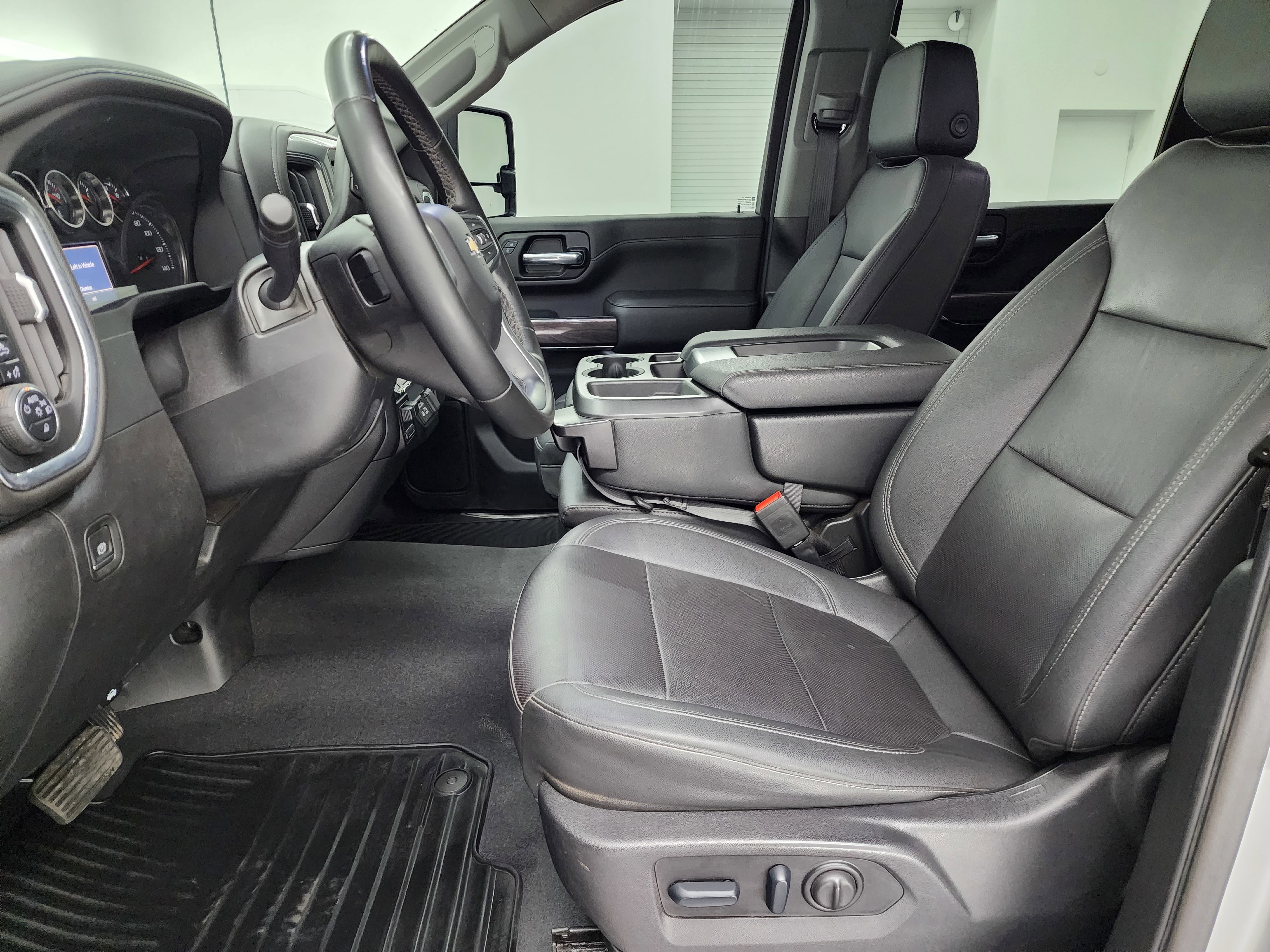 Used 2023 Chevrolet Silverado 3500 LTZ w/ Gooseneck/5TH Wheel Package AWD/4WD image 8