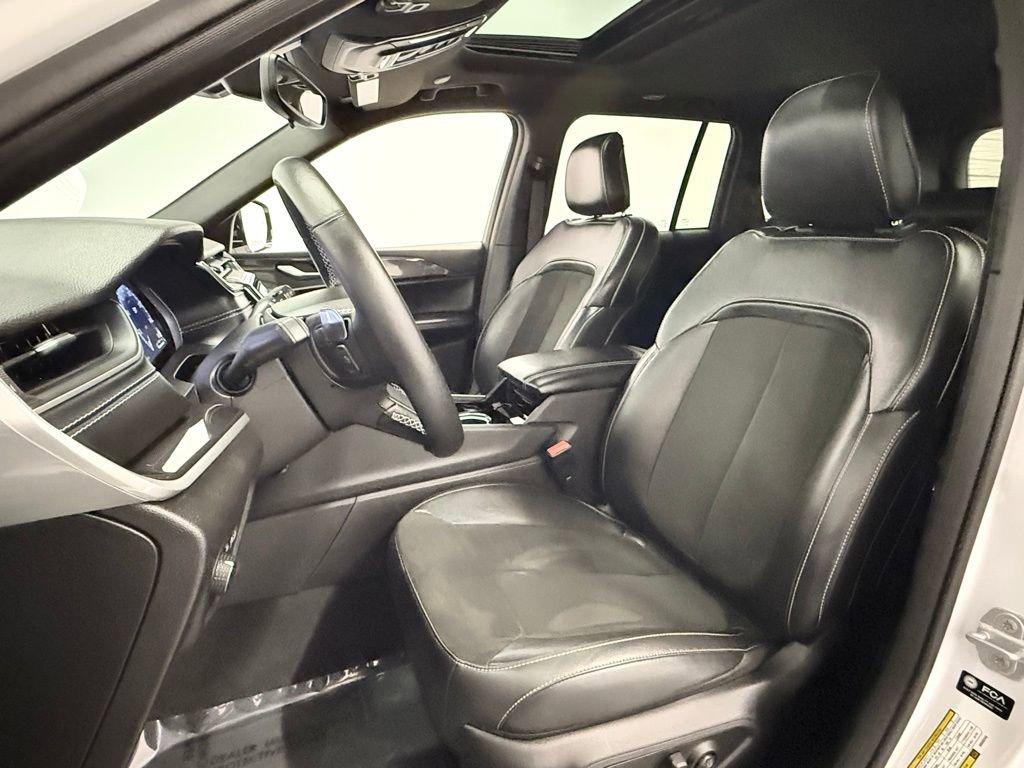 Used 2022 Jeep Grand Cherokee Altitude image 12