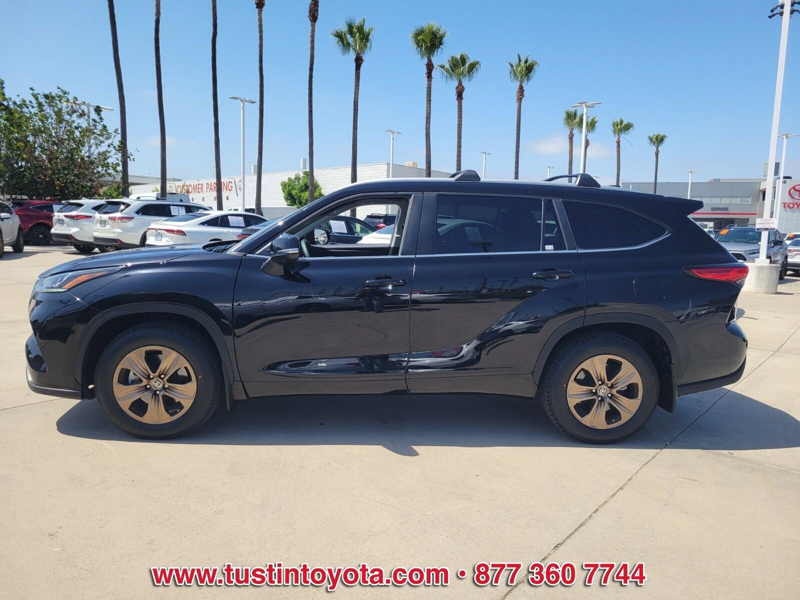 Used 2023 Toyota Highlander Bronze Edition w/ Protection Package #3 (TMS) FWD image 7