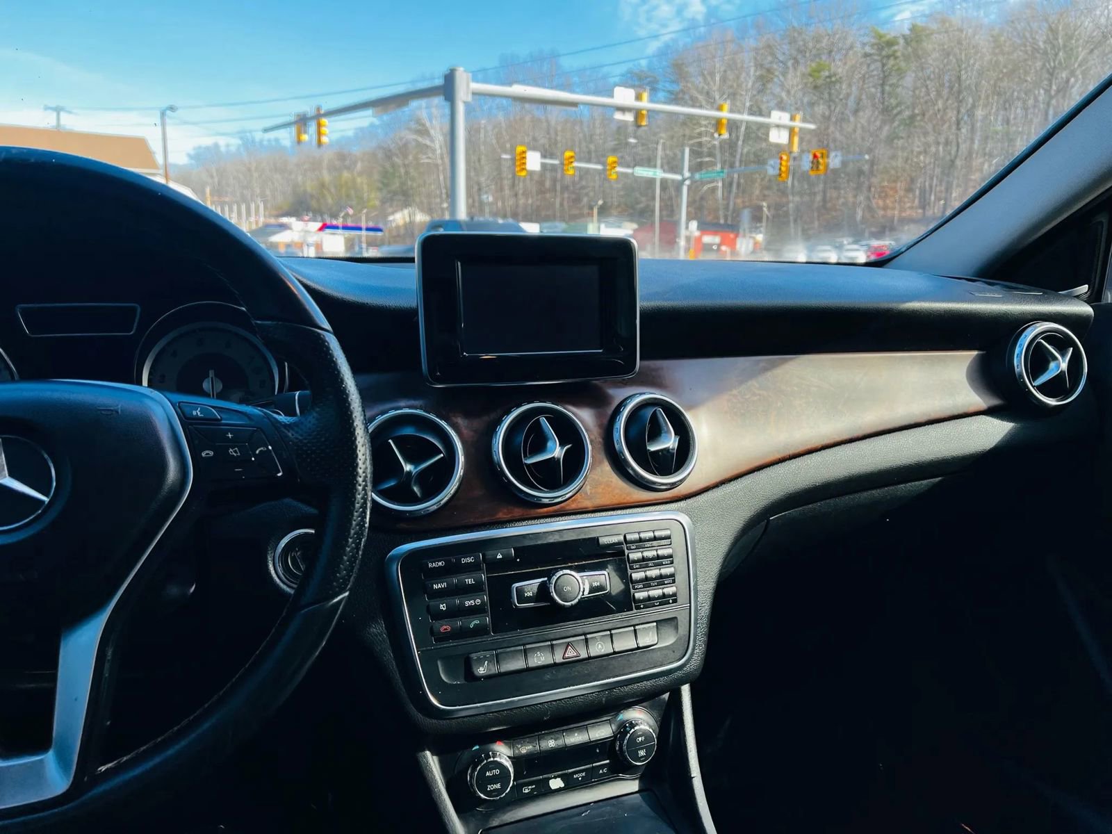 Used 2015 Mercedes-Benz GLA 250 GLA 250 Sport Utility 4D w/ Premium Package image 23