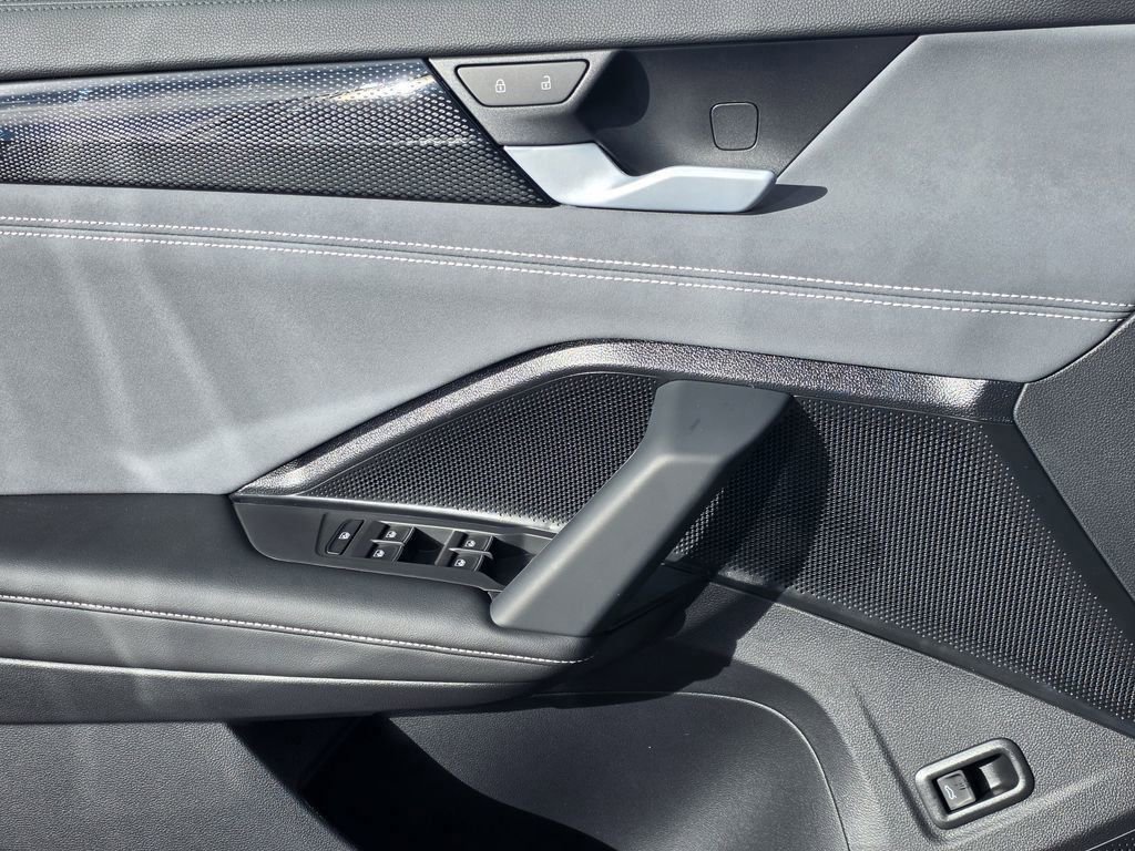 New 2026 Volkswagen Tiguan SE R-Line image 4