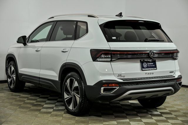 Certified 2025 Volkswagen Taos SE w/ Panoramic Sunroof Package AWD/4WD image 5
