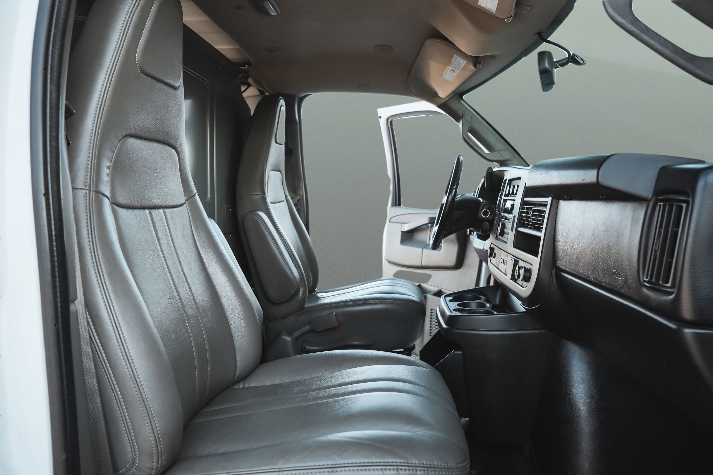 Used 2016 Chevrolet Express 3500 Extended RWD image 15