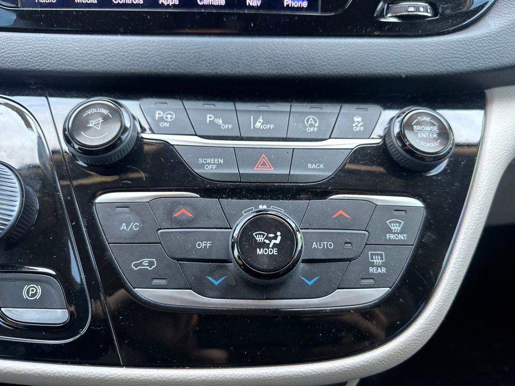 Used 2017 Chrysler Pacifica Touring-L Plus image 16