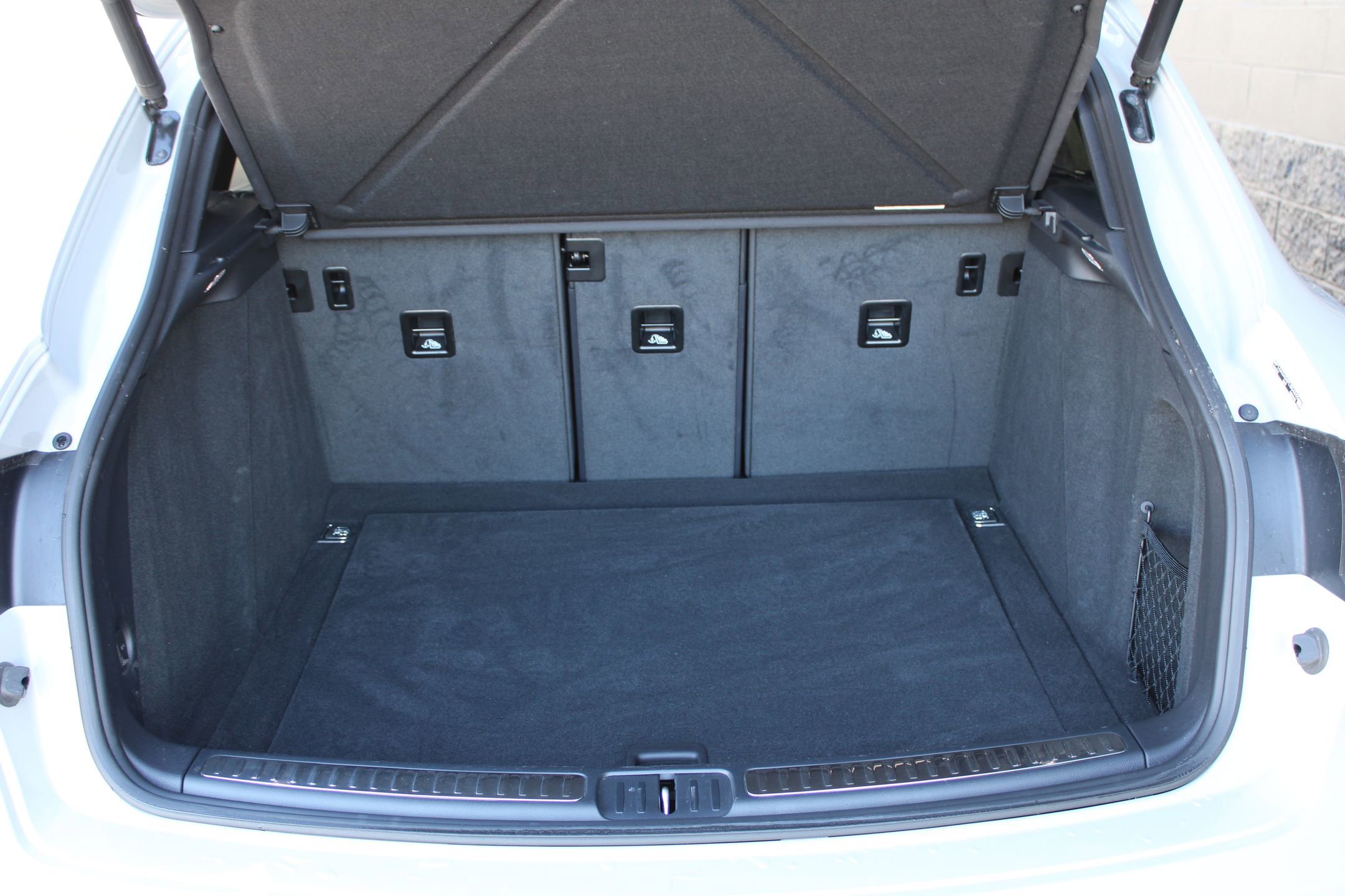 Certified 2023 Porsche Macan image 24