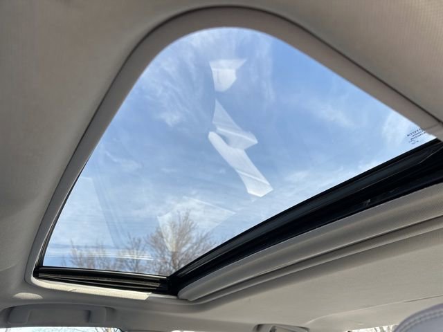 Used 2015 Toyota Camry XLE w/ Moonroof Package image 24