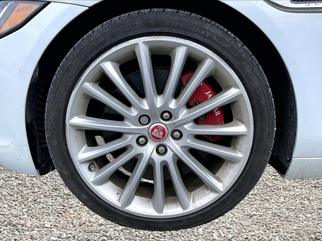 Used 2017 Jaguar XE First Edition image 8