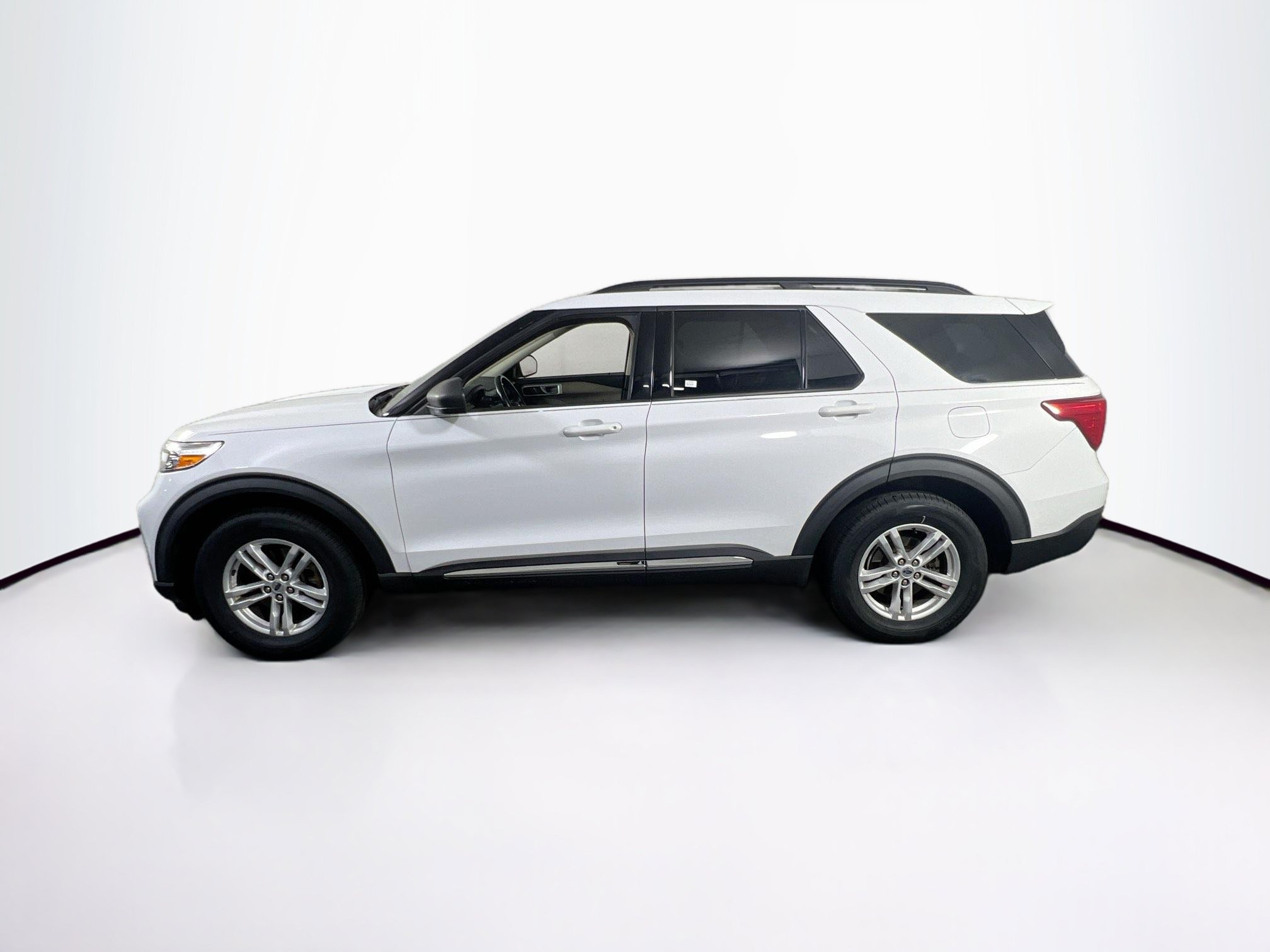 Used 2020 Ford Explorer XLT w/ Comfort Package AWD/4WD image 8