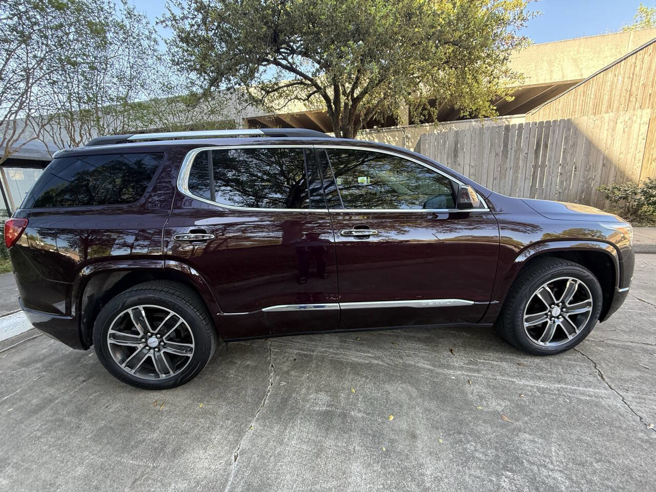 Used 2017 GMC Acadia Denali w/ Technology Package image 8