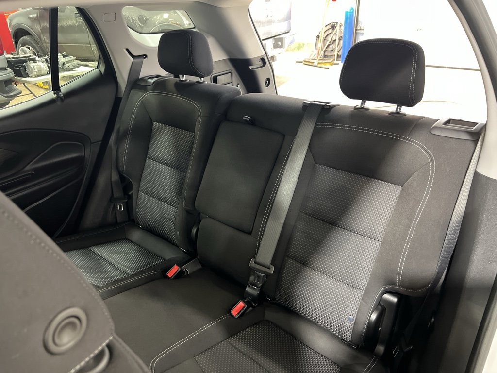 Used 2024 GMC Terrain SLE w/ Driver Convenience Package image 32