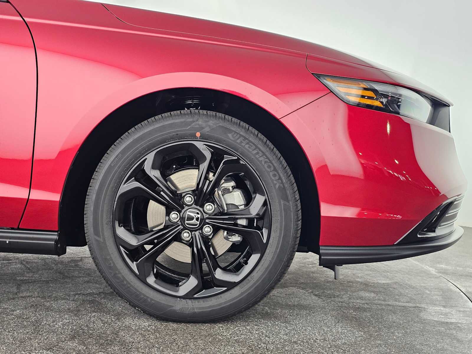Used 2025 Honda Accord SE image 9