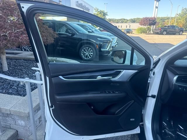 Used 2023 Cadillac XT5 Premium Luxury w/ LPO, Floor Liner Package AWD/4WD image 9