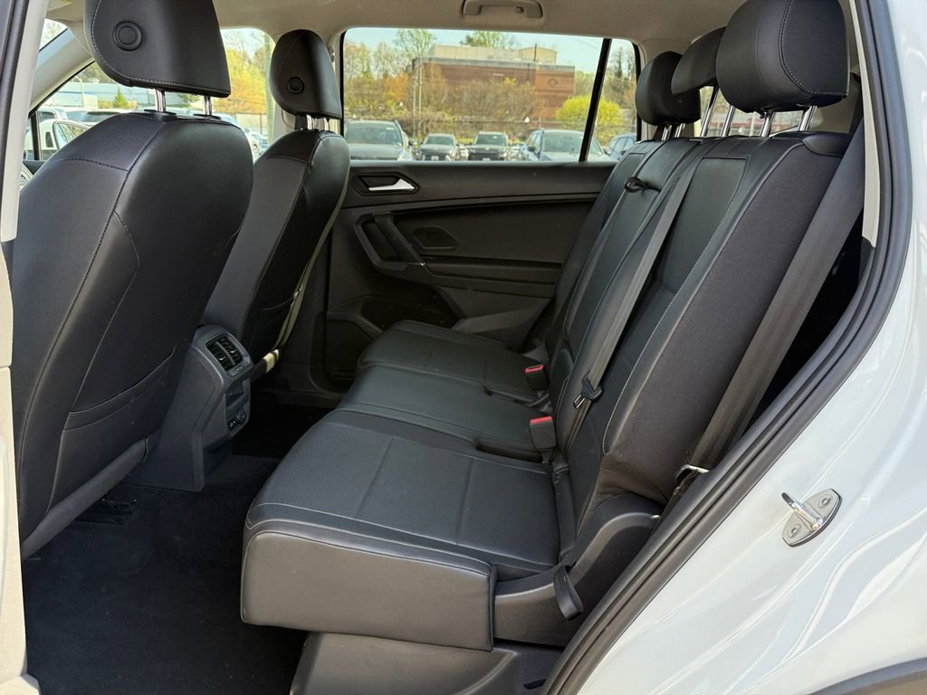 Used 2020 Volkswagen Tiguan SE image 24