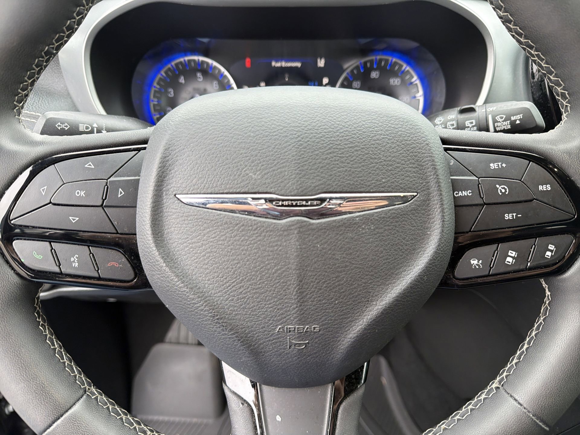 Used 2023 Chrysler Pacifica Touring image 13