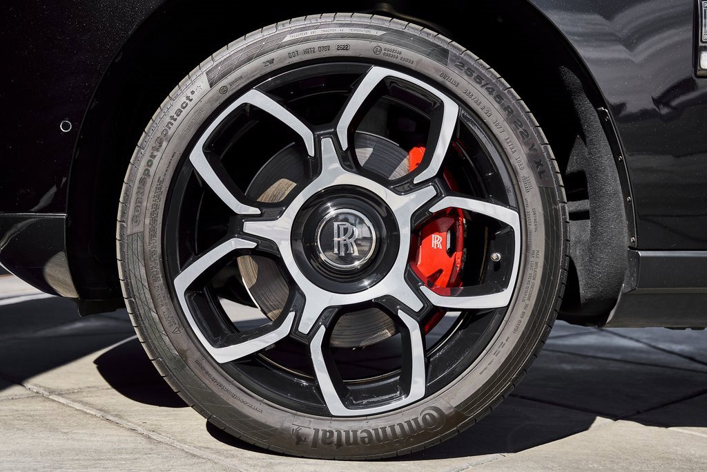 Used 2022 Rolls-Royce Cullinan Black Badge w/ Dark Exterior Package image 3