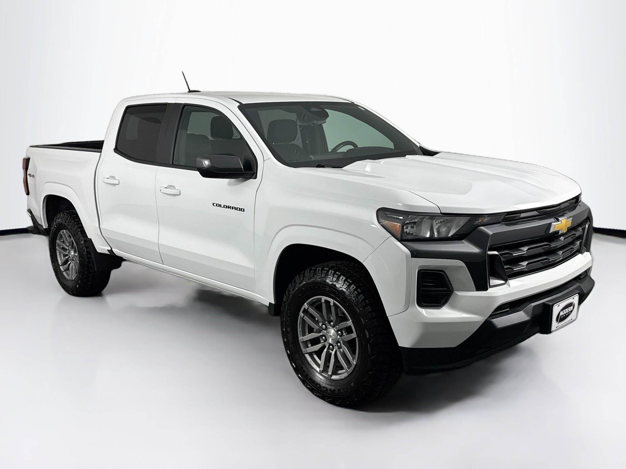 Used 2023 Chevrolet Colorado LT AWD/4WD image 2