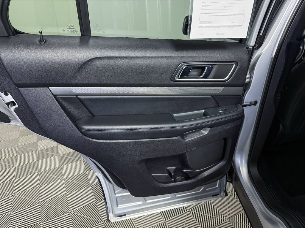 Used 2019 Ford Explorer XLT image 39