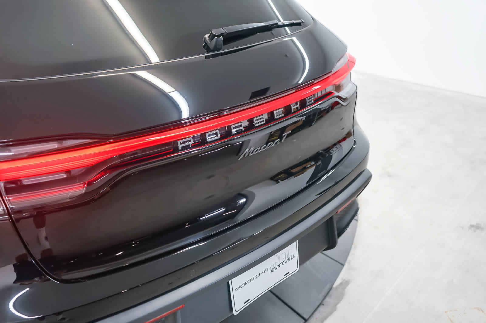 Certified 2026 Porsche Macan Turbo AWD/4WD image 11
