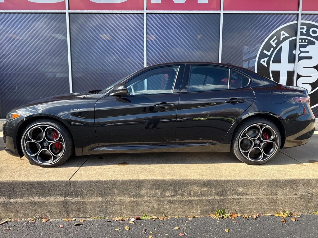 New 2025 Alfa Romeo Giulia AWD image 8