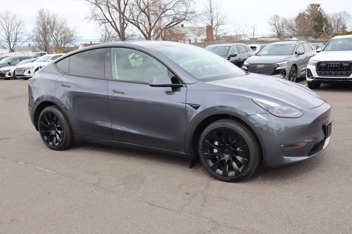 Used 2023 Tesla Model Y Long Range image 3
