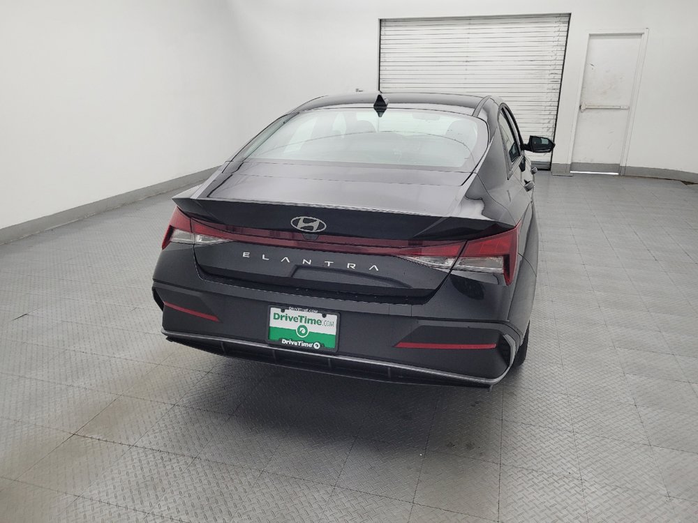 Used 2025 Hyundai Elantra SE FWD image 7