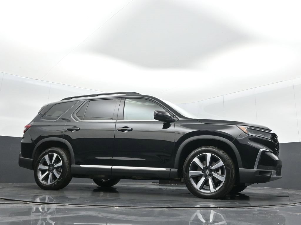 Certified 2025 Honda Pilot Touring image 29