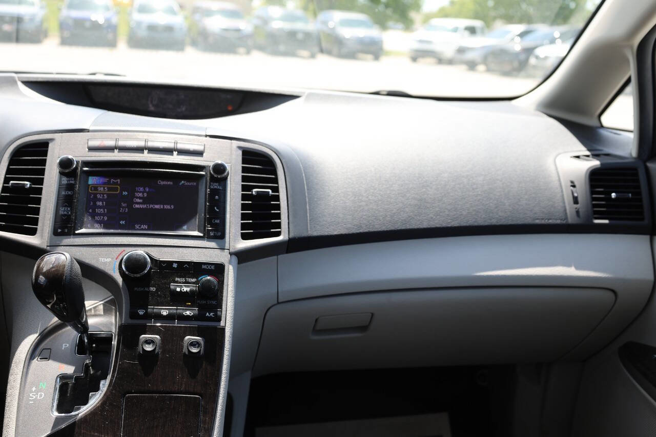 Used 2013 Toyota Venza LE AWD/4WD image 22