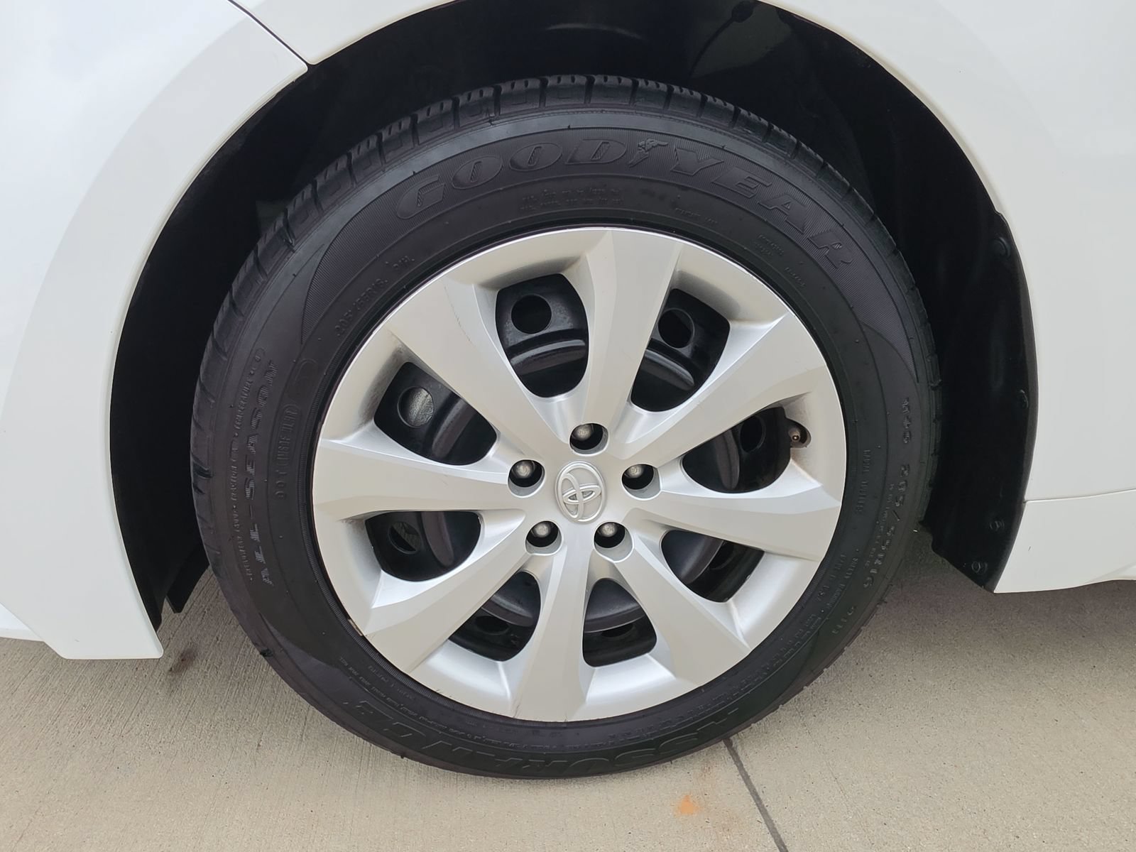 Used 2024 Toyota Corolla LE FWD image 26