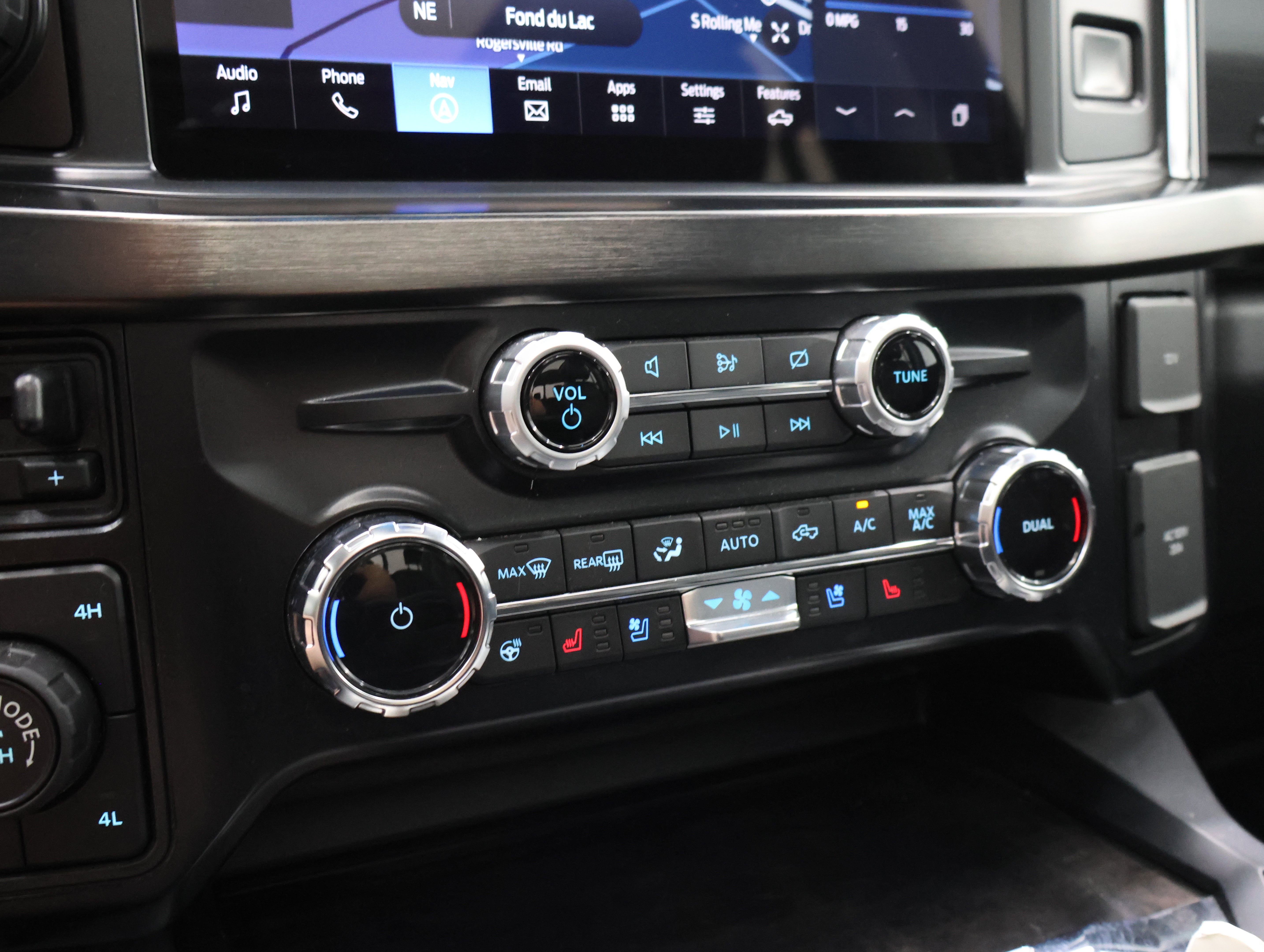 Used 2024 Ford F250 Lariat w/ Lariat Ultimate Package AWD/4WD image 55
