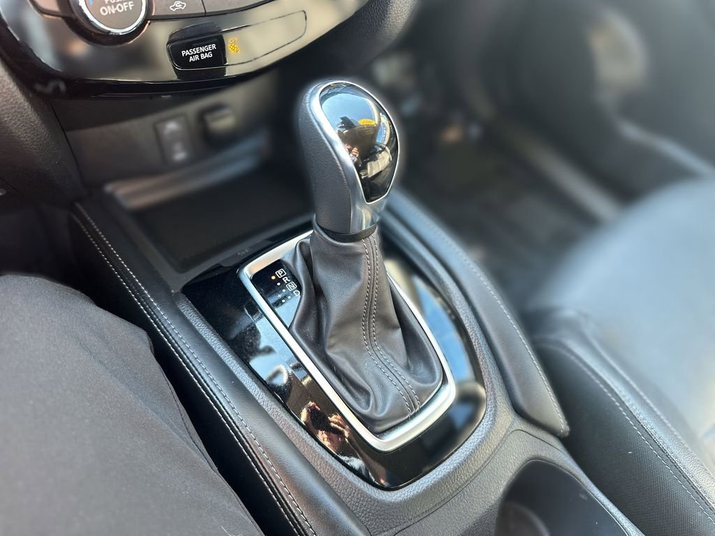 Used 2017 Nissan Rogue SL image 20