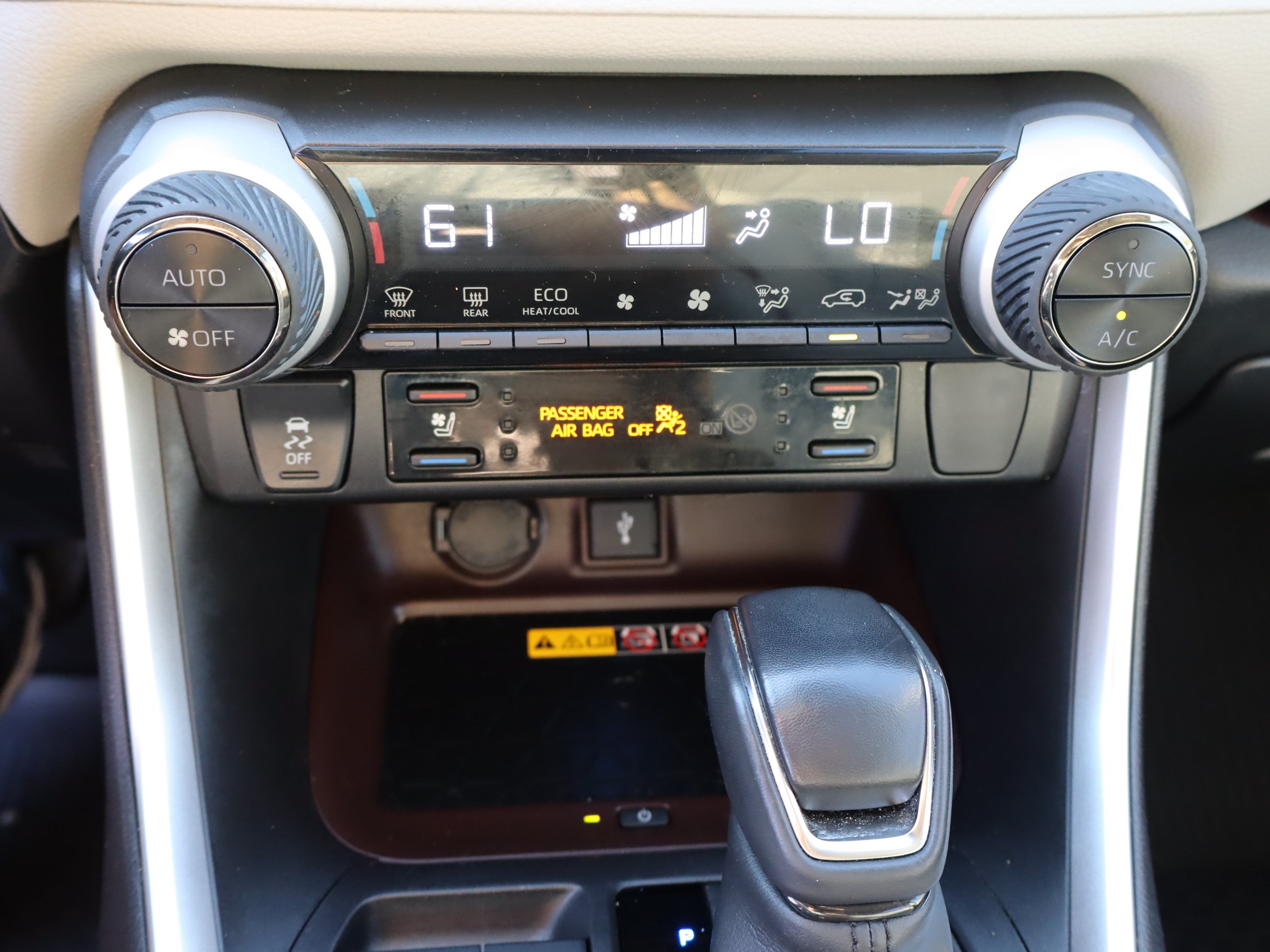 Used 2022 Toyota RAV4 Limited AWD/4WD image 28
