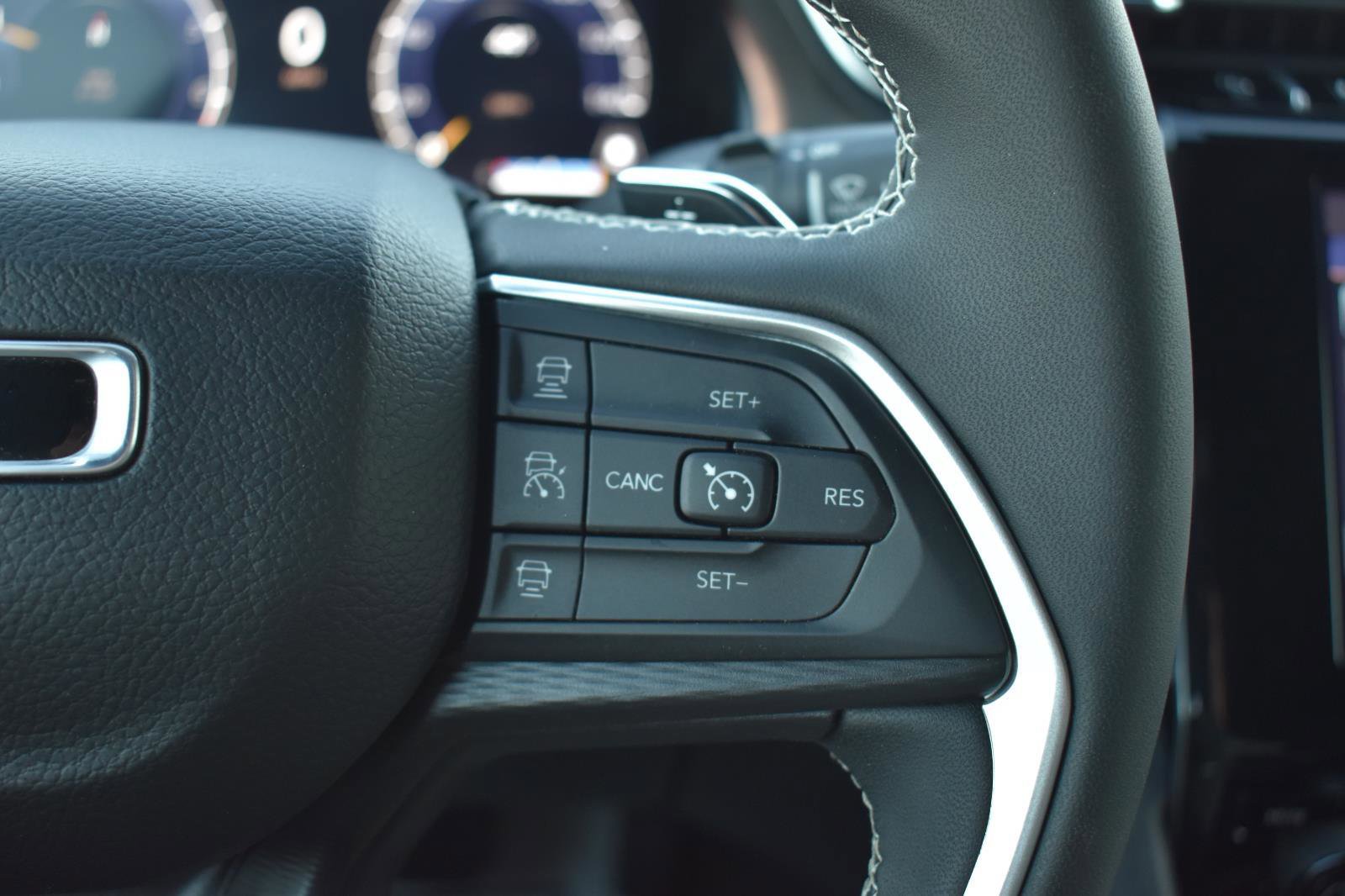 Used 2024 Jeep Grand Cherokee Laredo w/ Trailer Tow Package image 33