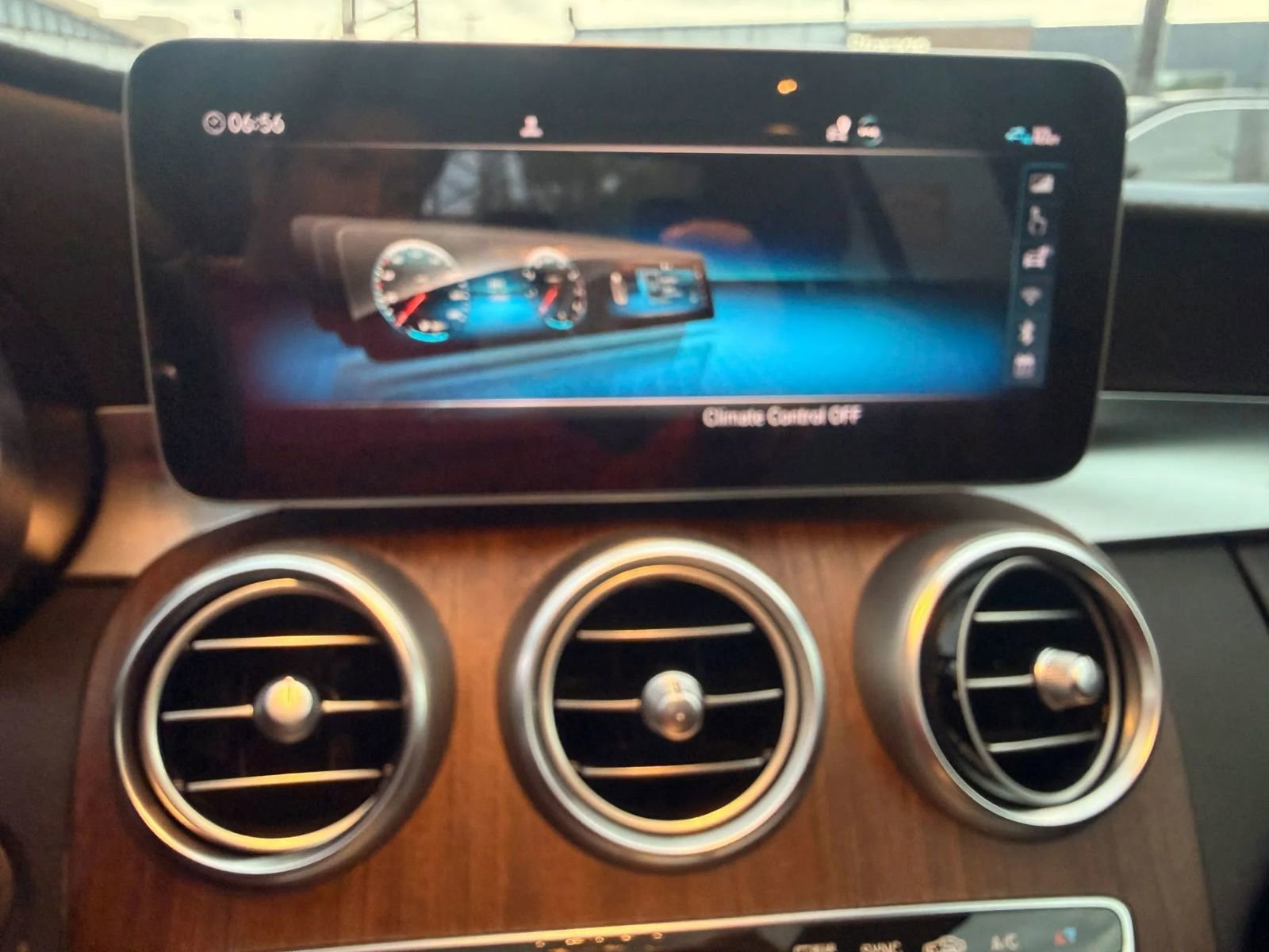 Used 2019 Mercedes-Benz C 300 Sedan w/ Premium Package image 20